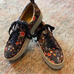 Women’s Jack Roger’s Mia Platform Sneaker - Navy Floral - LIKE NEW - Size 6 1/2